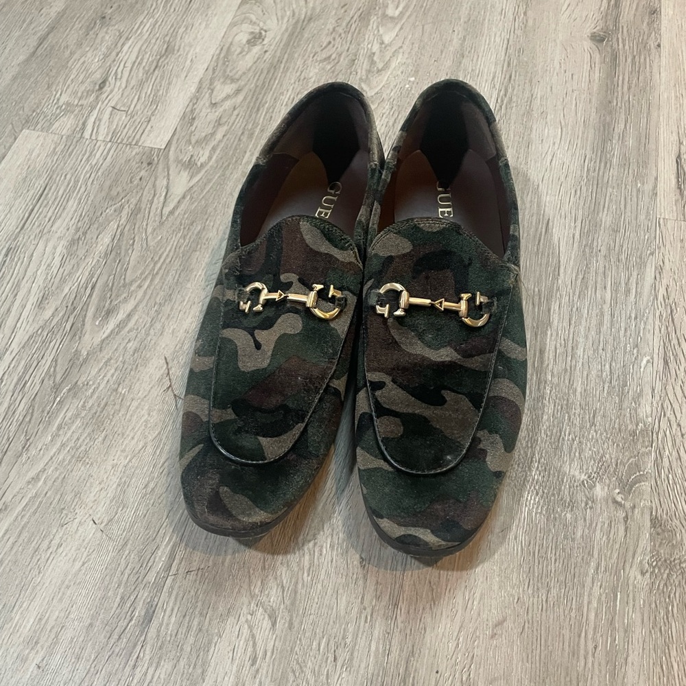 NWT - GUESS CAMO LOAFERS - Picture 2 of 9